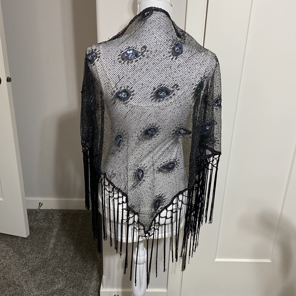 GORGEOUS Like New OSFM Elegant Black Fringe Shawl! - Picture 2 of 7